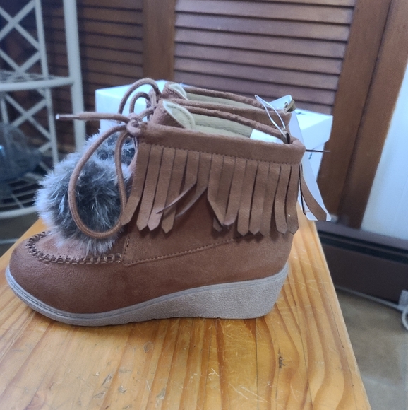 Crazy 8 Brown Moccasin Boots With Pom Poms - Picture 8 of 12
